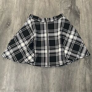 Hot Topic Plaid Black and White Women's Skirt size XS